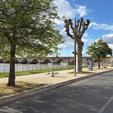 Le Priourat Echoppe Renovee Proche Des Quais De Libourne
